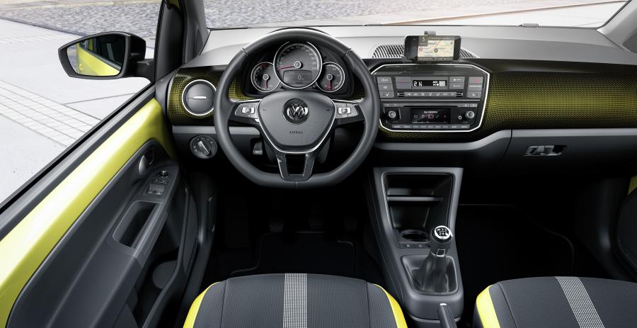 Торпедо Volkswagen up! 3-Door 2016 года  (фото 24 из 25)